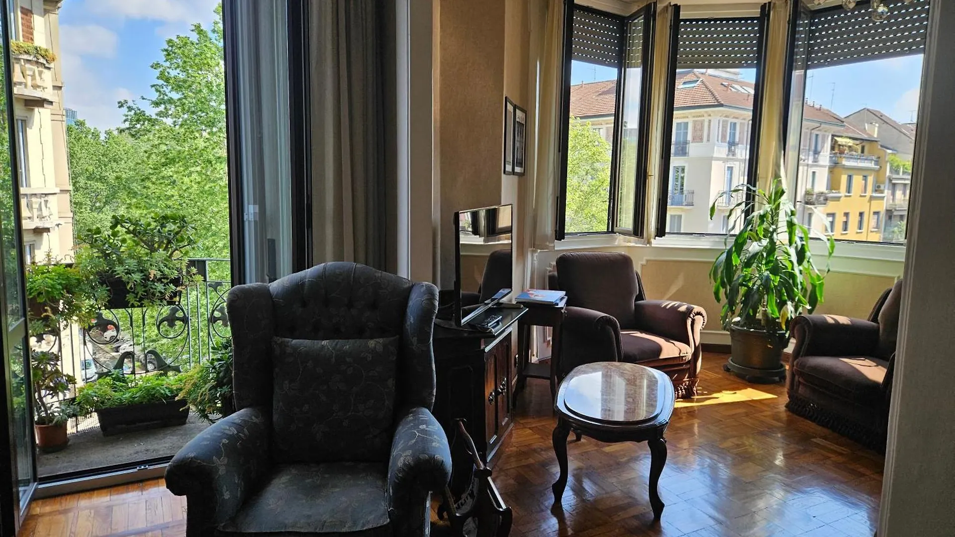 Homegallery - Elegante Appartamento Milanese