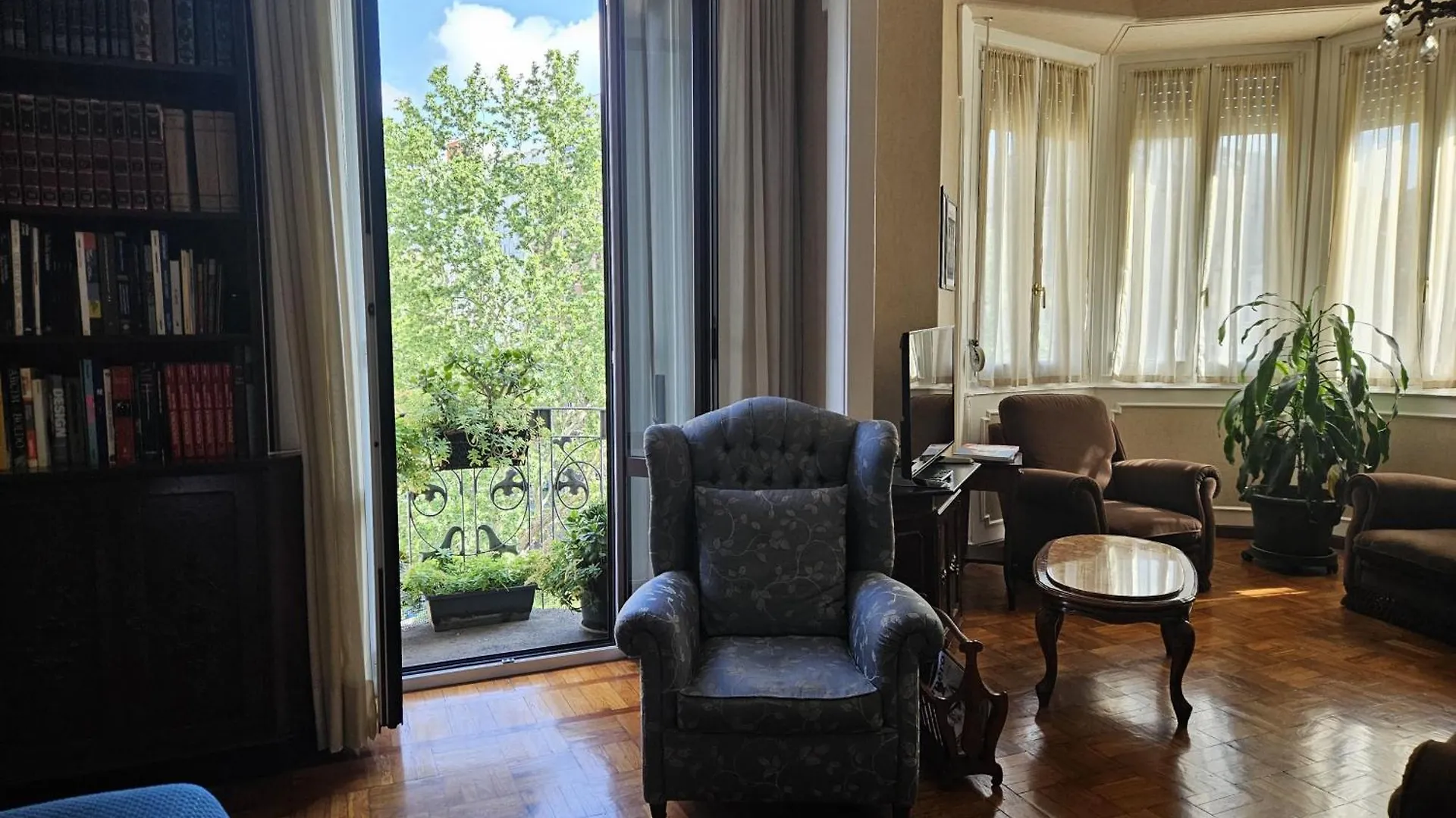 Homegallery - Elegante Appartamento Milanese Apartment