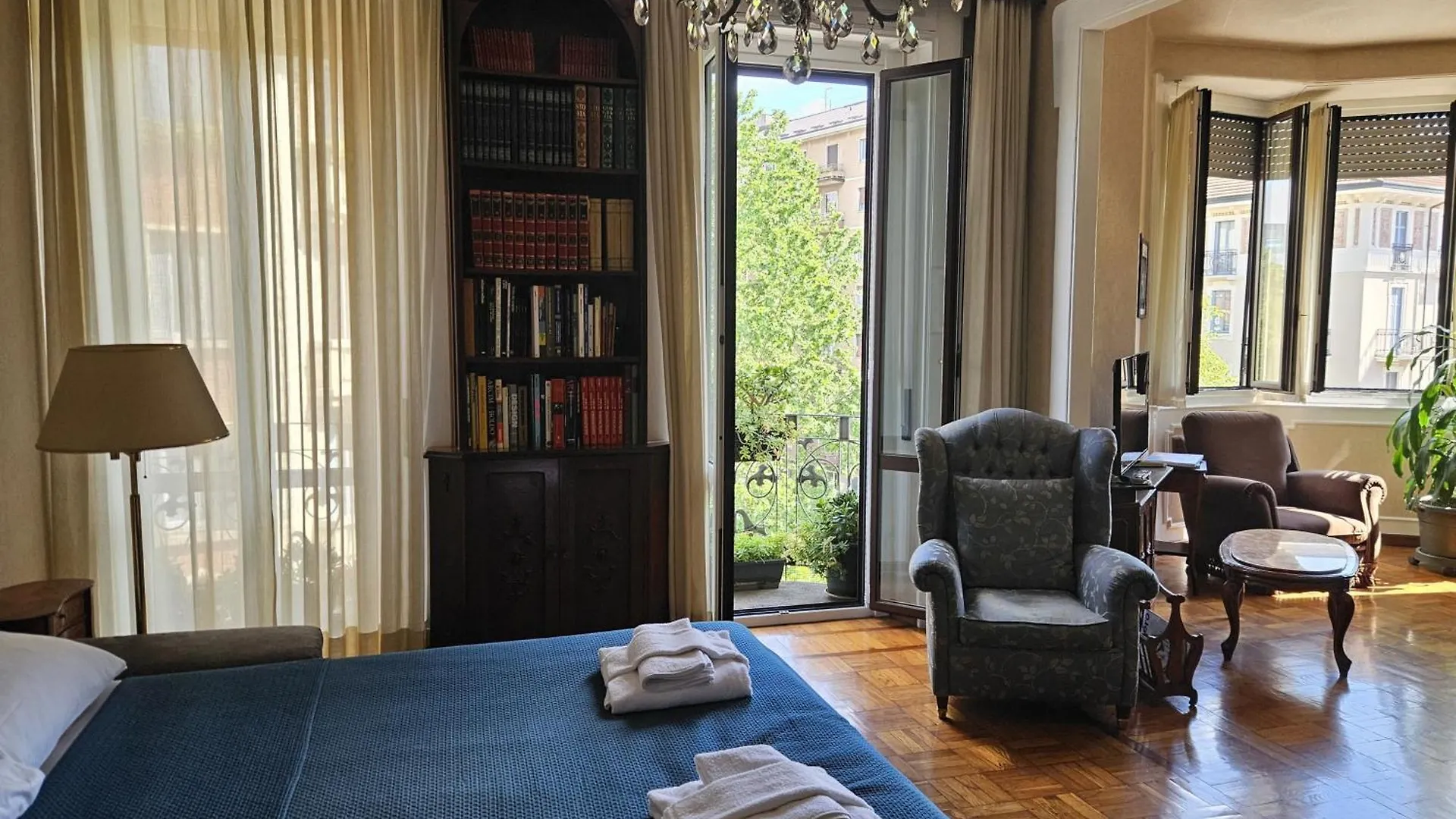 Homegallery - Elegante Appartamento Milanese